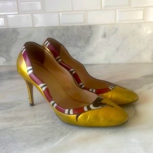 Gucci gold snake pumps size 38.5